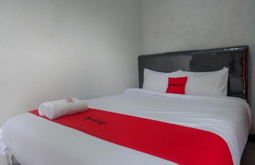 Rembang Hotel | RedDoorz Syariah near Rumah Sakit Bhina Bhakti Husada