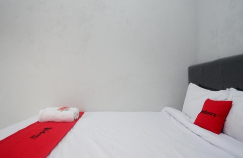 Rembang Hotel | RedDoorz Syariah near Rumah Sakit Bhina Bhakti Husada