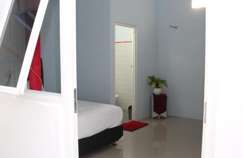 Madiun Hotel | RedDoorz Syariah near Suncity Mall Madiun