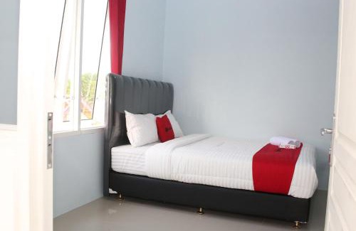 Madiun Hotel | RedDoorz Syariah near Suncity Mall Madiun