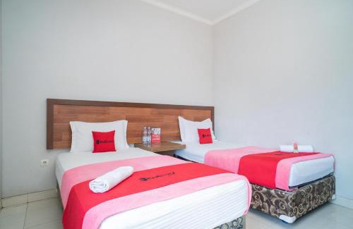 Hulu Sungai Selatan Hotel | RedDoorz Syariah Near Tugu Dodol Kandangan