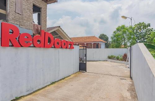 Jalancagak House | RedDoorz Syariah @ Tambak Mekar Street Subang
