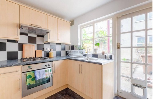 Shacklewell Apartment | Redesigned 1BD Victorian Coach House, Dalston