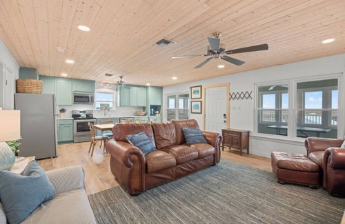 Chauvin House | Redfish Retreat Fishing Camp - On Water - Private Boat Launch; Sleeps 12