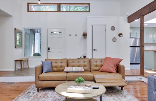 Albrightsville House | RedFoxDen: Pet-Friendly Cabin Near Lake + Hot Tub