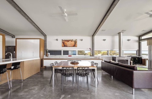 Redgate House | Redgate Beach House with Private Tennis Court