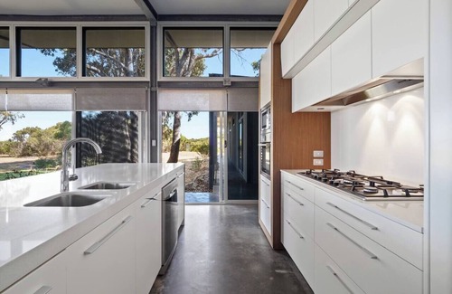 Redgate House | Redgate Beach House with Private Tennis Court