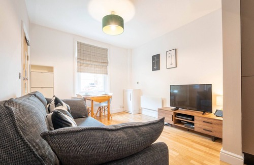 Redhill Apartment | Redhill Garland- 1 bed ground floor apartment by LGW Short Lets