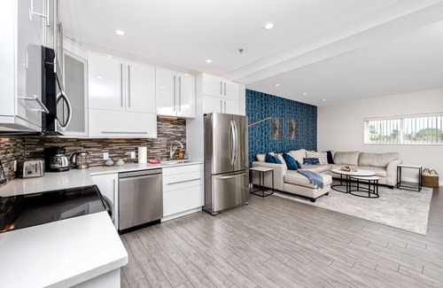 Redington Shores Condo | Redington Retreat - Gorgeous Beach Condo with Private Balcony