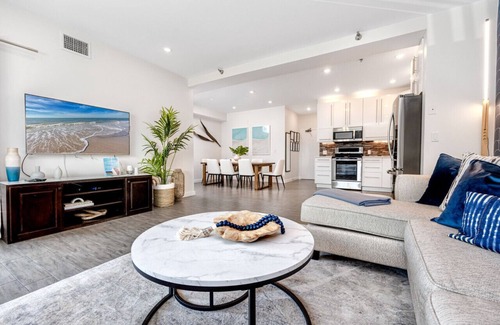 Redington Shores Condo | Redington Retreat - Gorgeous Beach Condo with Private Balcony