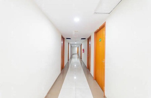 Ciputat Hotel | RedLiving Apartemen Green Lake View Ciputat - Hanna Property Tower B
