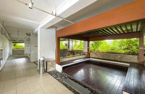 Jatinegara Apartment | RedLiving Apartemen Bassura City - Ens Room