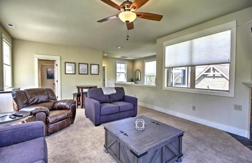 Redmond House | Redmond House with Community Amenities Access