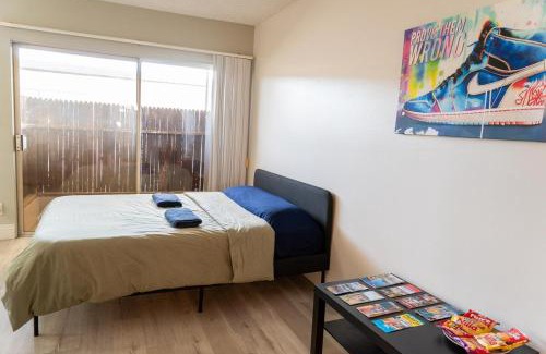South Redondo Apartment | Redondo Huge 1Bedroom,3 Queens, close to Beach Sleeps 7