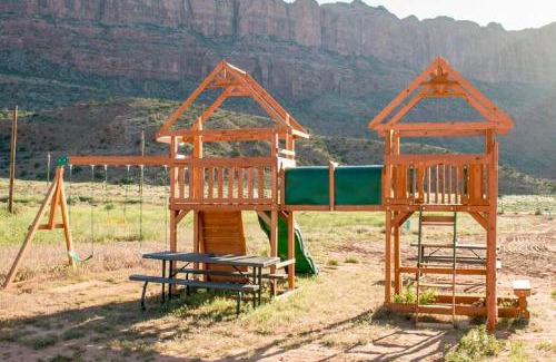 Moab South Valley House | Redrock Moab Tiny House w Large Loft Site 8