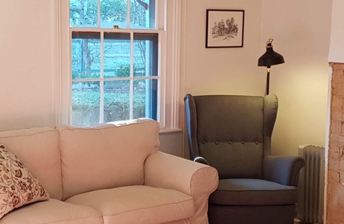 Wandiligong House | Redruth - 2 bedroom cottage situated in wandiligong