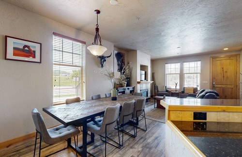 Kimball Junction Condo | Redstone Center Gem | Walk to Shops, 300 Yards to Ski Shuttle Stop