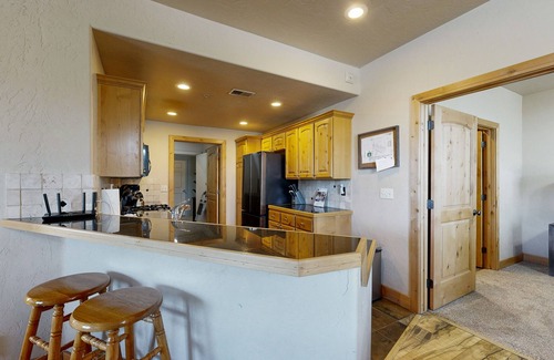 Kimball Junction Condo | Redstone Center Gem | Walk to Shops, 300 Yards to Ski Shuttle Stop