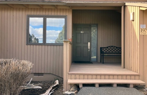 Redmond Condo | REDTAIL HAWK 2 BEDROOM RETREAT ON THE RESORT GOLF COURSE AT EAGLECREST