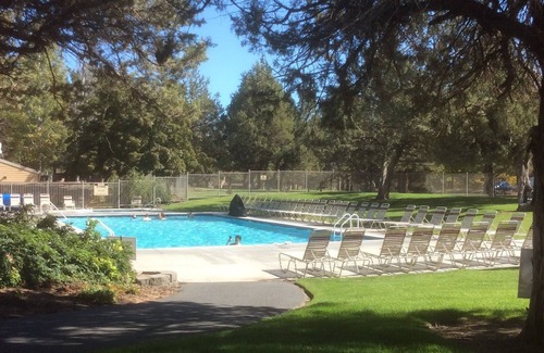 Redmond Condo | REDTAIL HAWK 2 BEDROOM RETREAT ON THE RESORT GOLF COURSE AT EAGLECREST