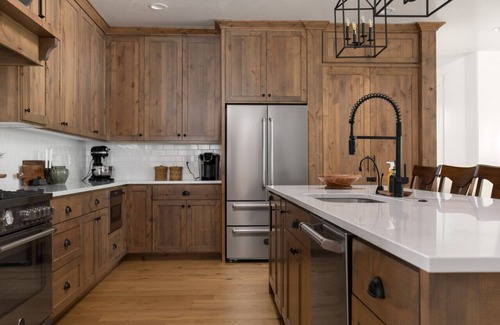 Driggs House | Redtail Rendezvouswith hot tub