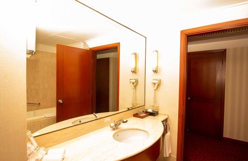 Gambir Hotel | REDTOP Hotel & Convention Center
