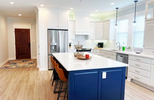 Lakeland House | Reduced August Rates! 4 bed, 4 bath Luxury home on Lake Hamilton.