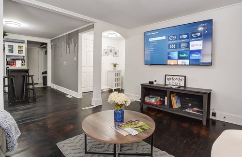 Concord House | Reduced Pricing - Corner House - Just 5 mins. from Downtown Concord - BBQ - Fenced Yard - Pets OK