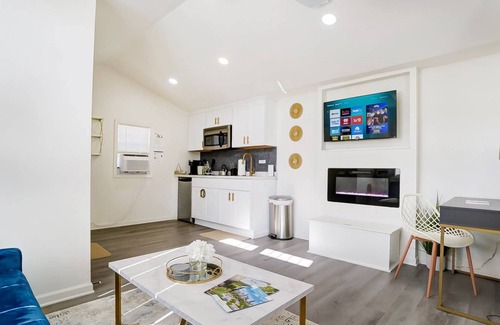 Concord House | Reduced Pricing / Tiny Chic House / 5 min. from Downtown Concord / Small Dogs OK / Fire pit / Gazebo