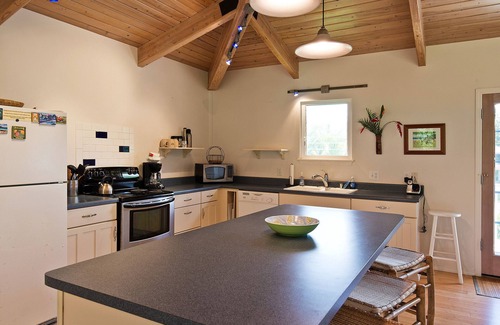 Wainiha House | Reduced rate at Majestic Island Getaway in Wainiha Close to Beach!