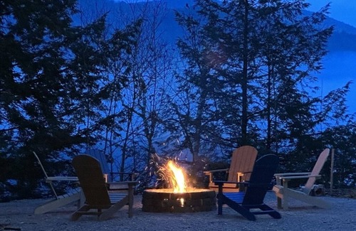 Bradford Cabin | Redwood and Little Red Wing