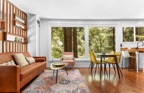 Rio Nido House | Redwood Cabin with Hot Tub Canyon View and Dogs OK