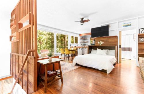 Rio Nido House | Redwood Cabin with Hot Tub Canyon View and Dogs OK