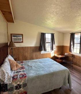 Minden House | Redwood Cabin Yellow Rose Canyon