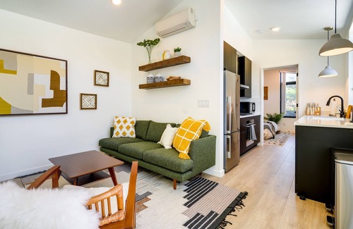 Roosevelt House | Redwood City Escape with Big-Screen TV!