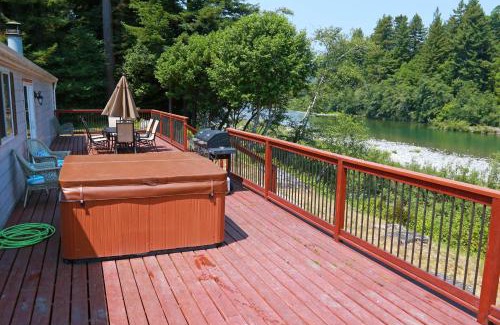 Crescent City House | Redwood Coast River House