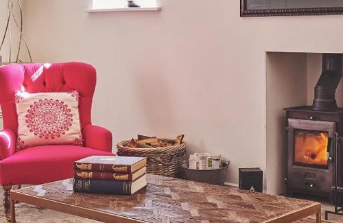 Nantwich House | Redwood Cottage