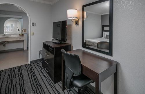 Centennial Hotel | Redwood Creek Inn