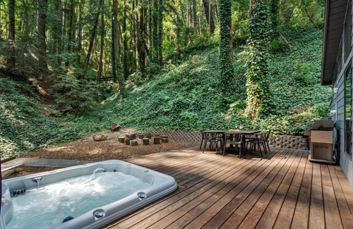 Monte Rio House | Redwood Hollow - Hot Tub Walk to River Redwoods