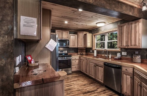 Ruidoso Cabin | Redwood in the Historic Upper Canyon