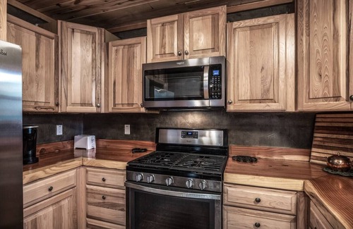 Ruidoso Cabin | Redwood in the Historic Upper Canyon