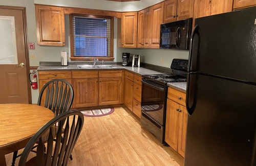 Colliersville Apartment | Redwood Inn & Suites - Apartment B - impeccably clean motel between CDP & ASV