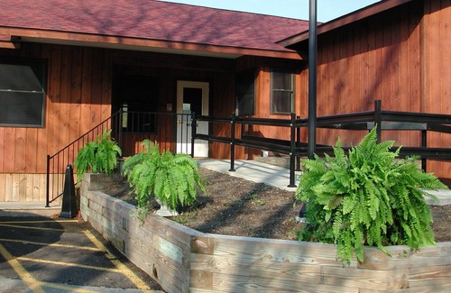 Colliersville Apartment | Redwood Inn & Suites - Apartment B - impeccably clean motel between CDP & ASV
