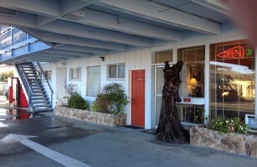 Crescent City Hotel | Redwood Inn