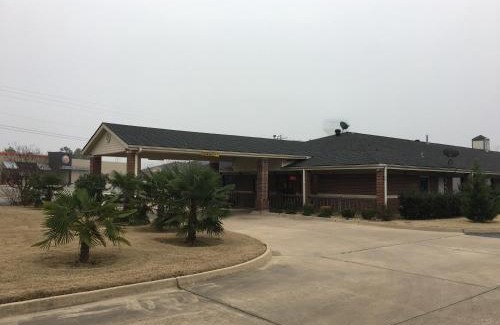 White Hall Hotel | Redwood Inn - White Hall