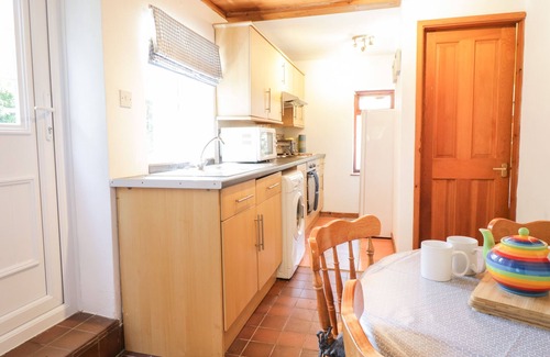 Bwlchgwyn Cottage | REDWOOD LODGE, romantic, character holiday cottage in Brymbo