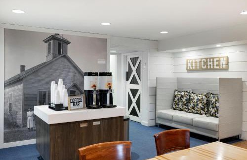 Redwood Falls Hotel | Redwood Lodge
