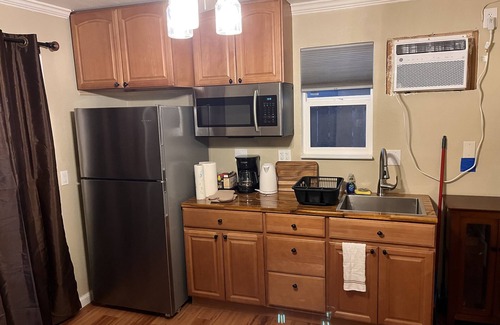 Livermore Cottage | Redwood One Bedroom & Gazebo Garden