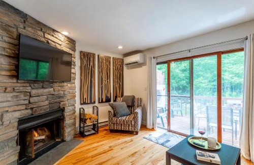Windham House | Redwood Retreat in Windham - minutes to Mtn!