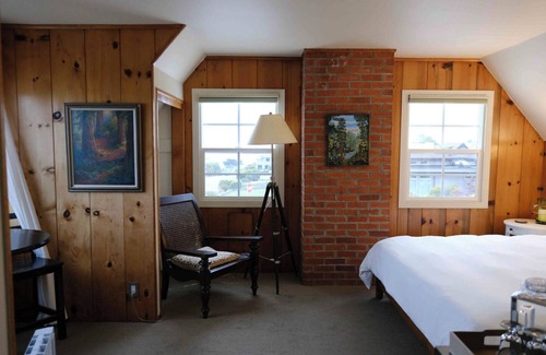 Trinidad Bed & Breakfast | Redwood Room - Spacious Elegance Overlooking the Pacific Ocean and Trinidad Bay
